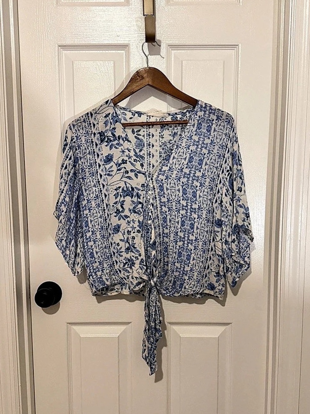 LOVESTITCH Floral Tie-Hem Blouse in Blue & White Size Small